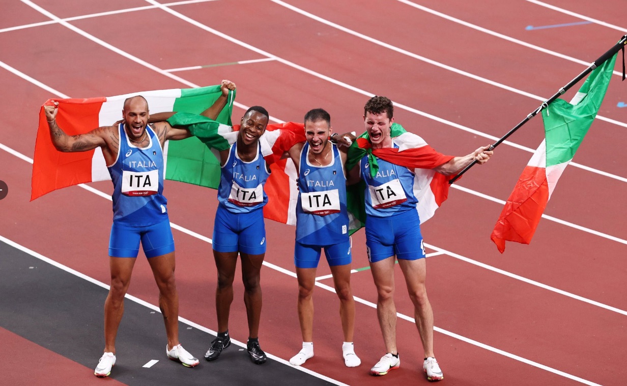 ITALIA GANA EL ORO OLÍMPICO EN EL RELEVO 4 X 100 METROS VARONIL EN