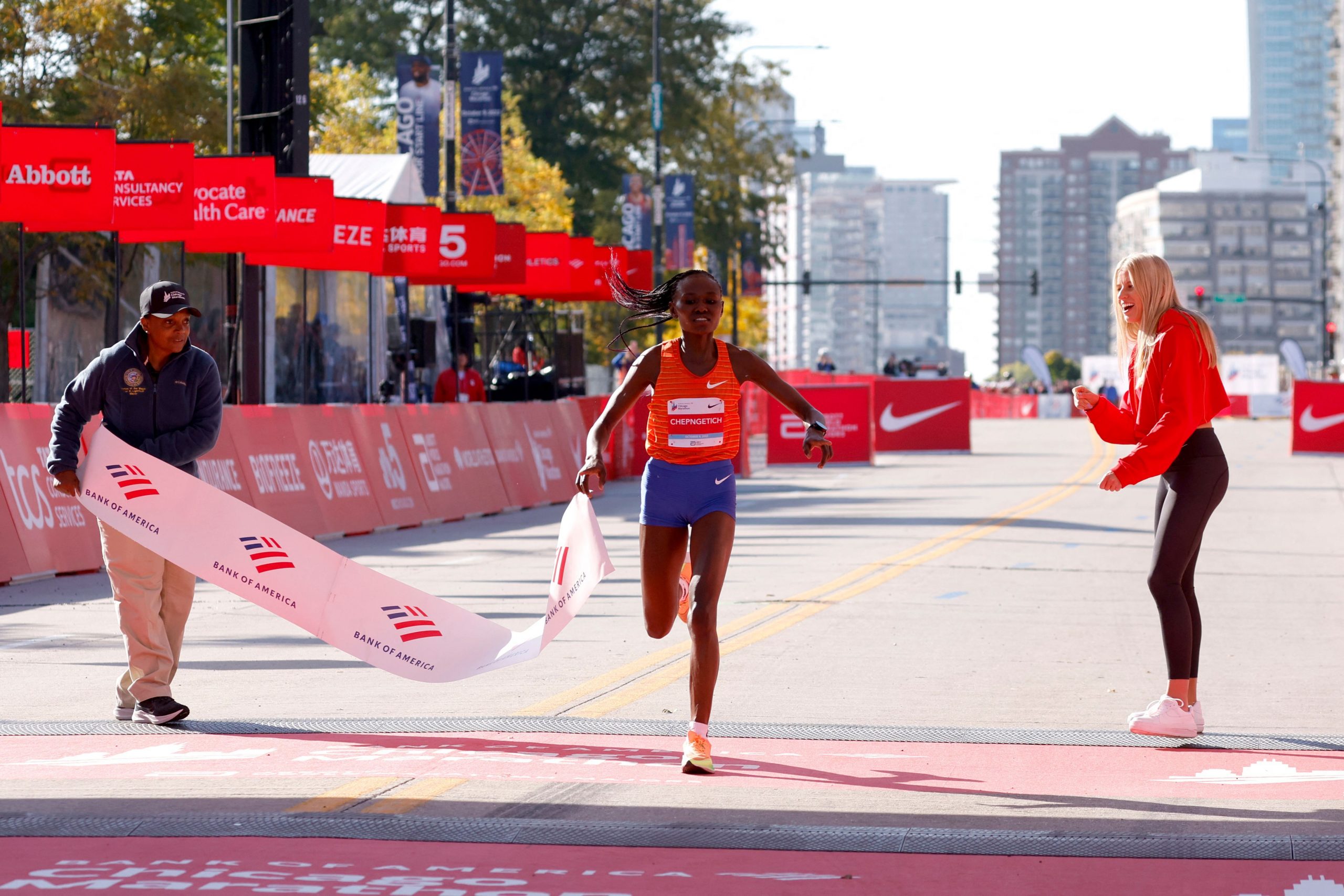 BENSON KIPRUTO Y RUTH CHEPNGETICH GANAN EL MARATÓN DE CHICAGO 2022 ...